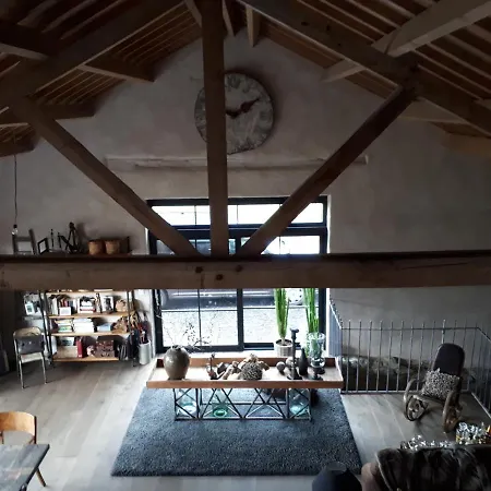 Le Hangar Des Voyageurs *